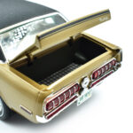 Ford Mustang GT 1968 Muscle Car Garage Greenlight Escala 1/18 - Imagen 10