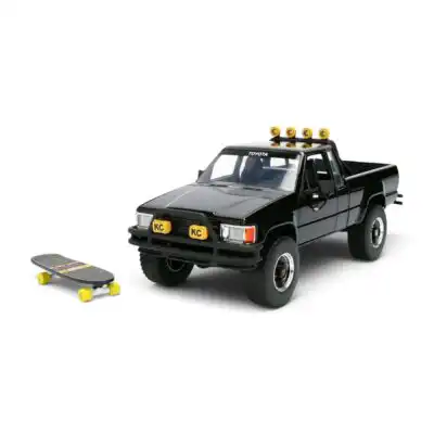 Toyota SR5 Pickup 1985 con Patineta Volver al Futuro Jada Escala 1/24 Negro